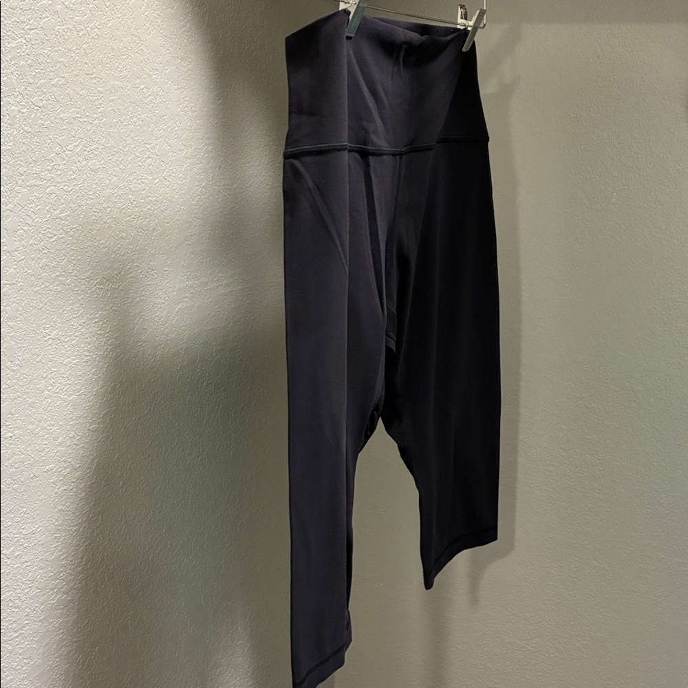 Lululemon Black Align 17” Crop Highrise Leggins - Picture 3 of 10